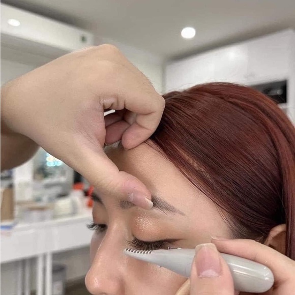 Convenient Heated Eyelash Curler ( Best Selling in Korea) - Picture 5 of 5